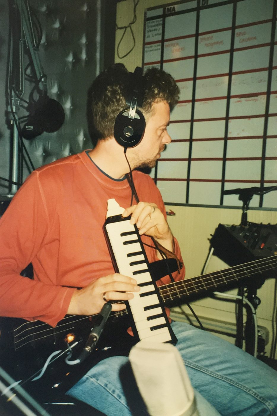 Melodica en bas, in de studio