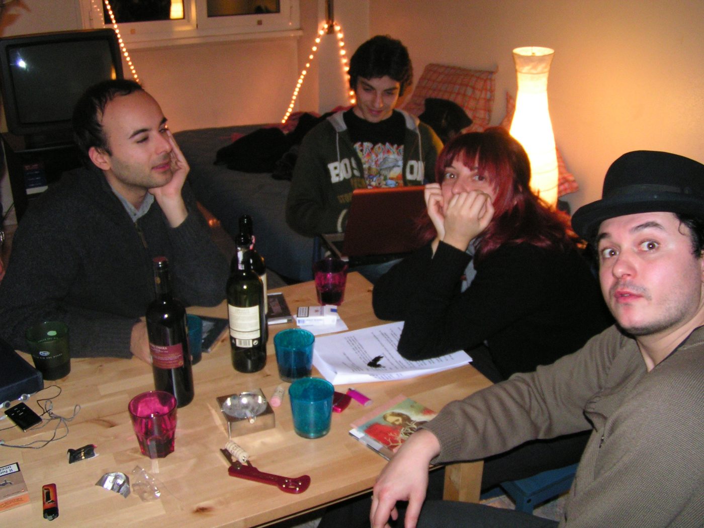 De eerste avond aan tafel, met Barbara en Francesco (met hoed)